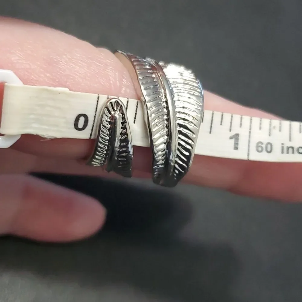 Silver tone textured leaf ring size 7.5